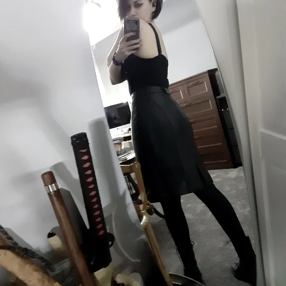 VTG Leather Pencil Skirt - Picture 6 of 9